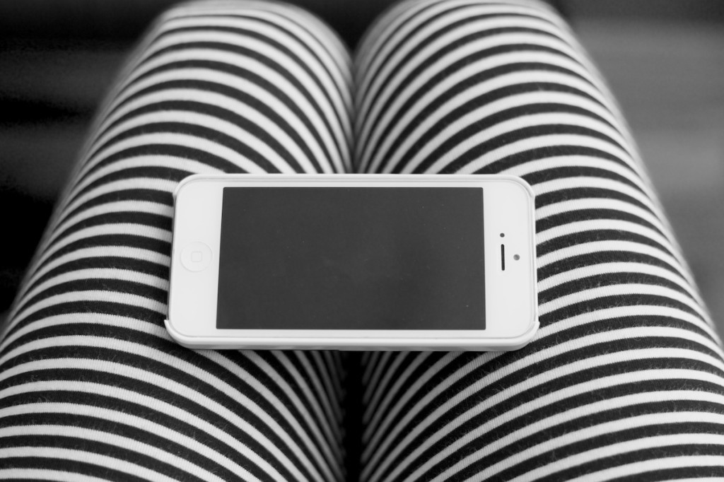 Black and White iPhone | Karina Louise Photography