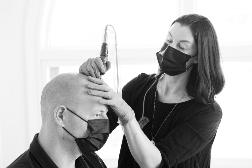 woman with a scalp micro pigmentation client